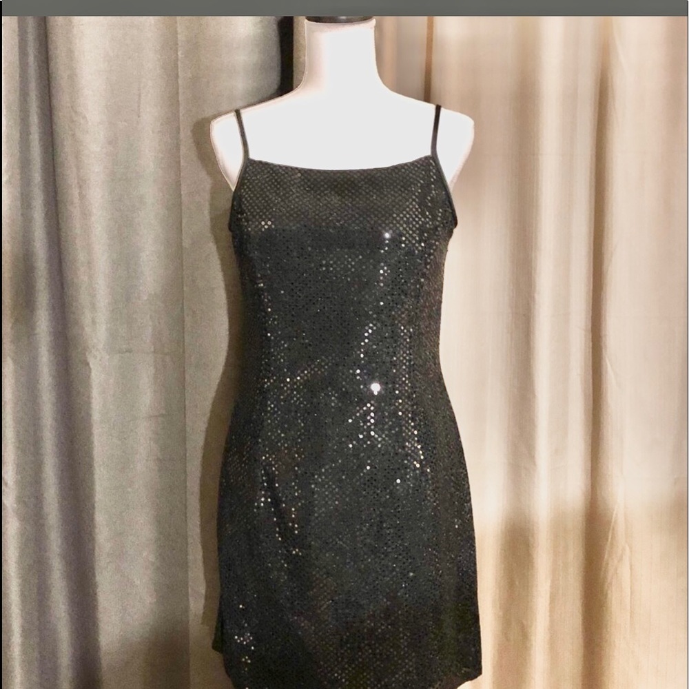 😻The Perfect Little Black Sequin Party Dress